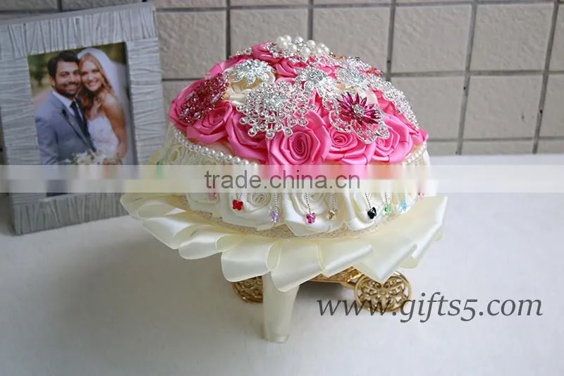 Elegant Lovrly white and pink wedding bouquet with Crystal bead curtain