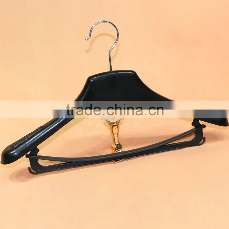 Wholesale easy plastic clothes/coat/suit hanger for suit display