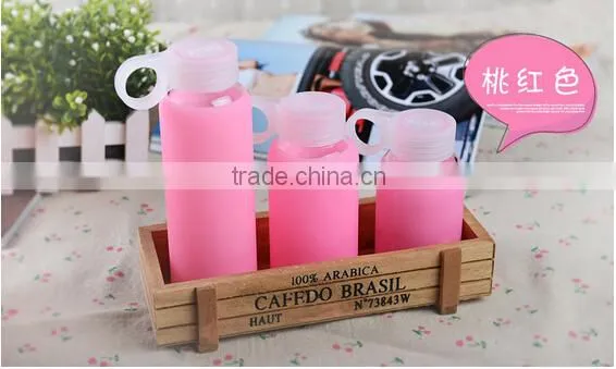 colorful high borosilicate glass water bottle with silicone sleeve and handle