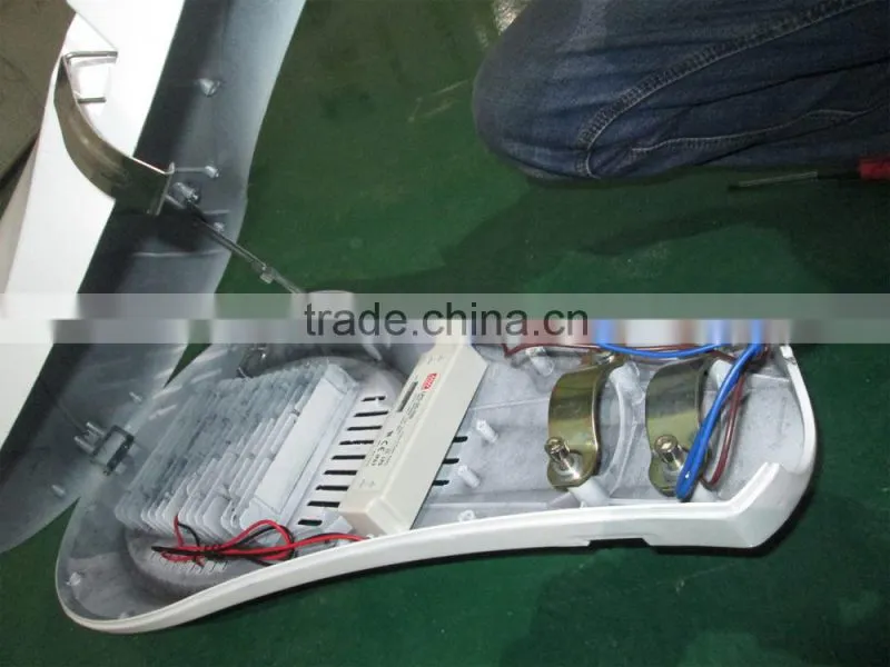 The latest high brightness 60W high quality waterproof solar led street light