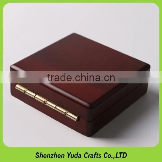 Best faver gift box with sculptured patterns glossy beautiful mdf box