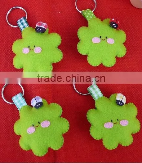 New hot sale 2017 innovative key ring small green flower product promotional gift craft felt wholesale keychain made in China