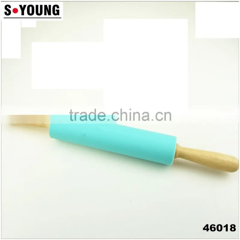 46018 silicone dough pastry flour rolling pin with wooden handle