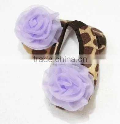 Baby Giraffe Crib Shoes with Light Purple Rosettes