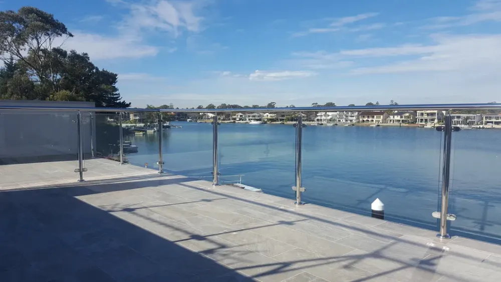 Semi-Frameless-Tempered-Glass-Pool-Fences-with-Post