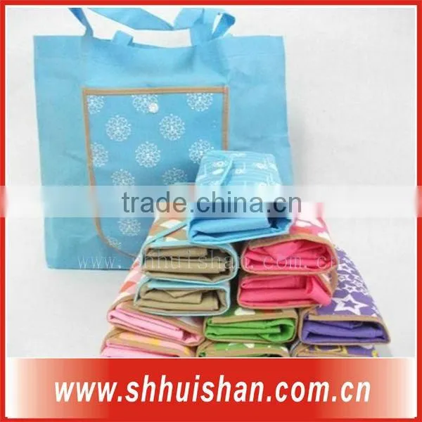 The shopping bag easy to carry