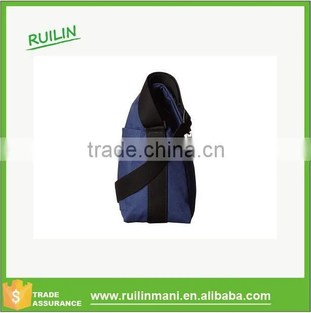 Simple leisure style unisex black polyester fold-over cross body bag men navy fold top messenger bag with magnetic snap closure