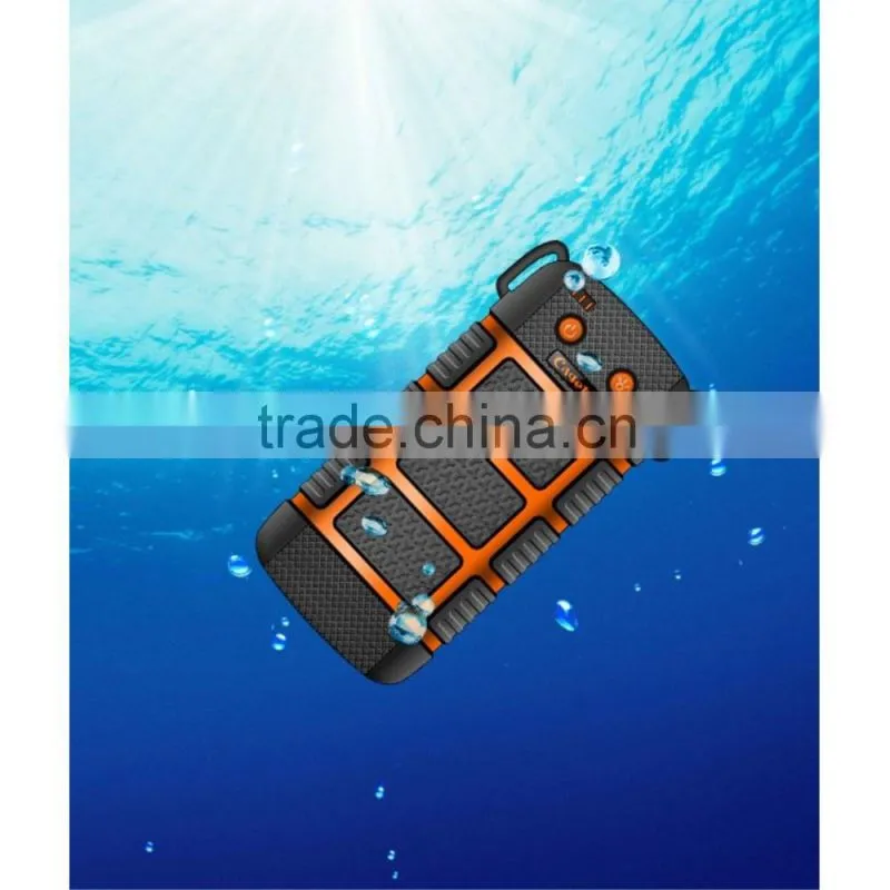 Green Cager WP10 5600mAh Waterproof Dustproof Drop-resistant Mobile Charger Built-in Laser Pointer & SOS Signal Light