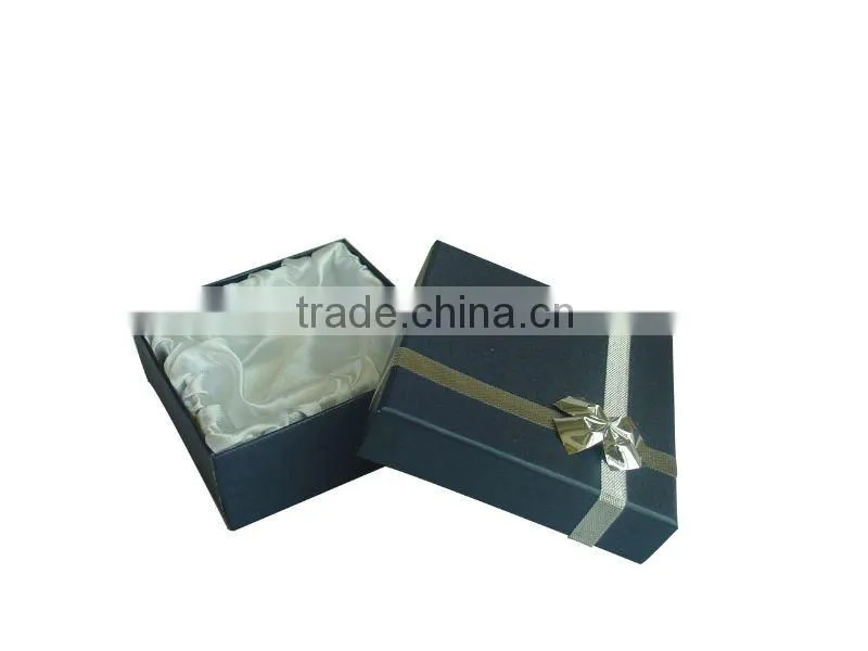 red cardboard Paper Jewelry Box