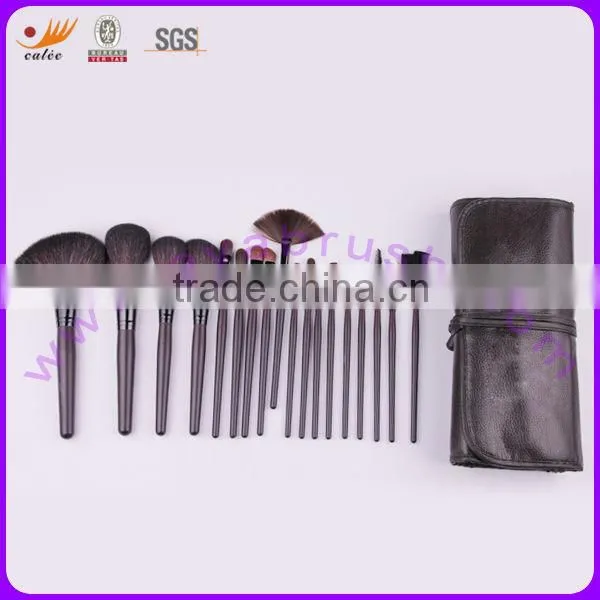 18 Piece Makeup Brush Set and Case
