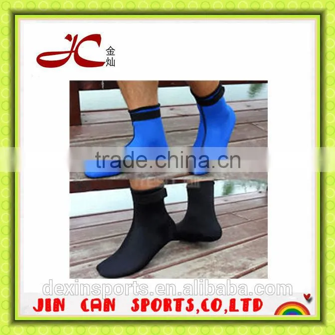Fashionable waterproof neoprene sand socks for adult
