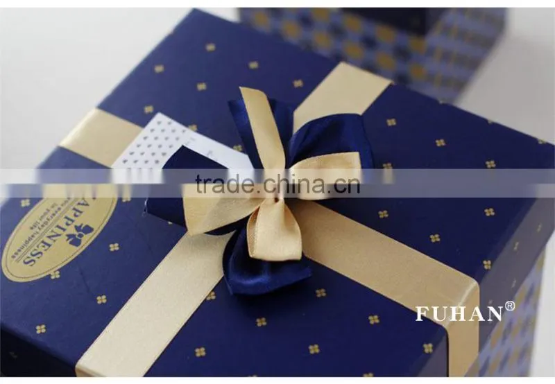 Party favors gift paper box with big ribbon for packing candy