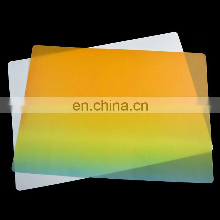 Customized white pp plastic washable table mats design