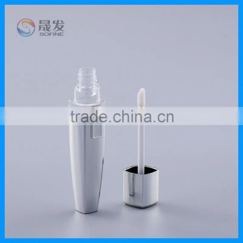 Beautiful empty plastic packaging cosmetic Thick lip gloss tube