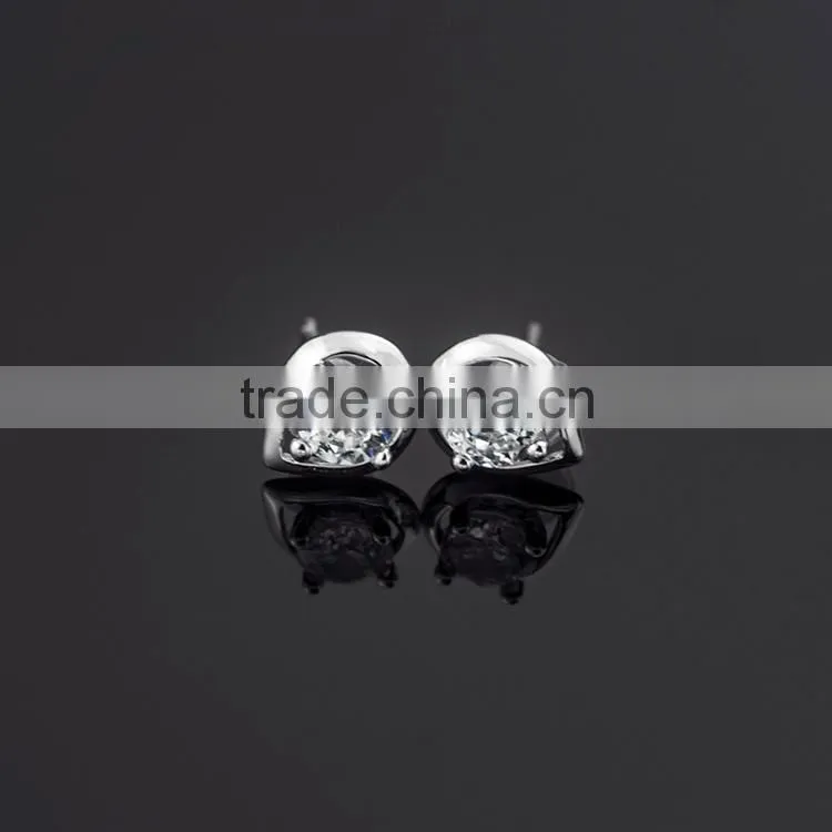 Latest fashion jewelry, synthetic diamond stud earrings in 18k gold plating sterling silver jewelry China wholesale