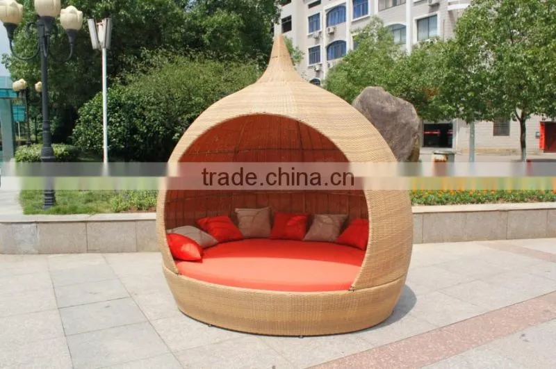synthetic rattan sunbed with steepletop design
