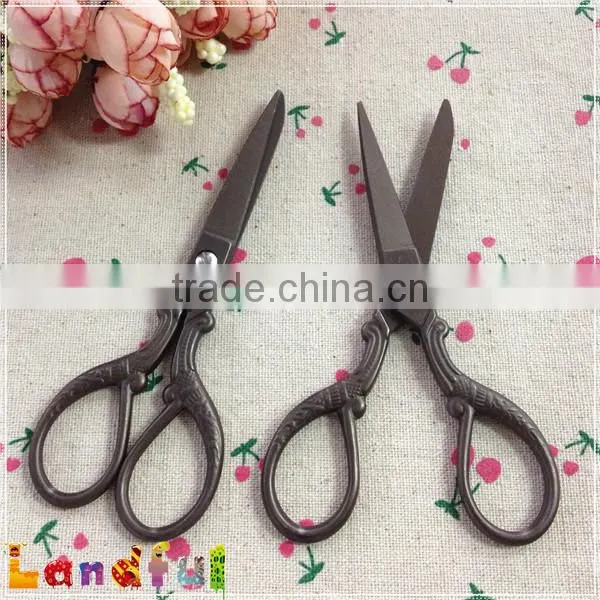 Vintage Special Engraved Lace Fabric Wool Bronze Scissors