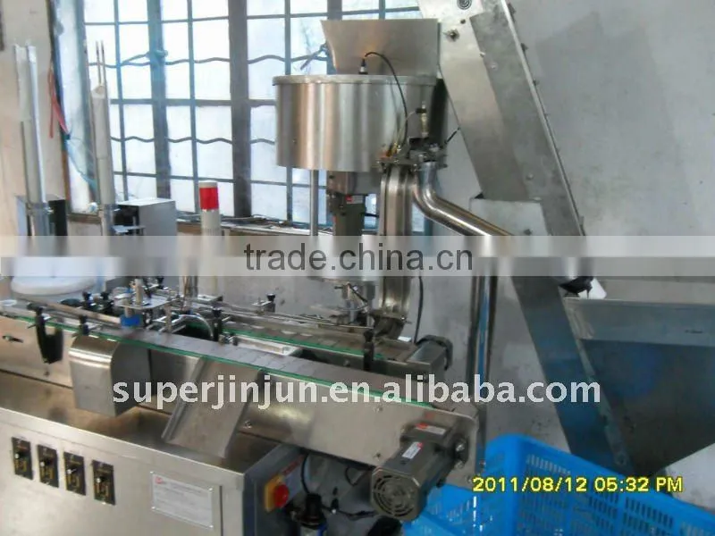 Aluminum foil cap liner inserting machine