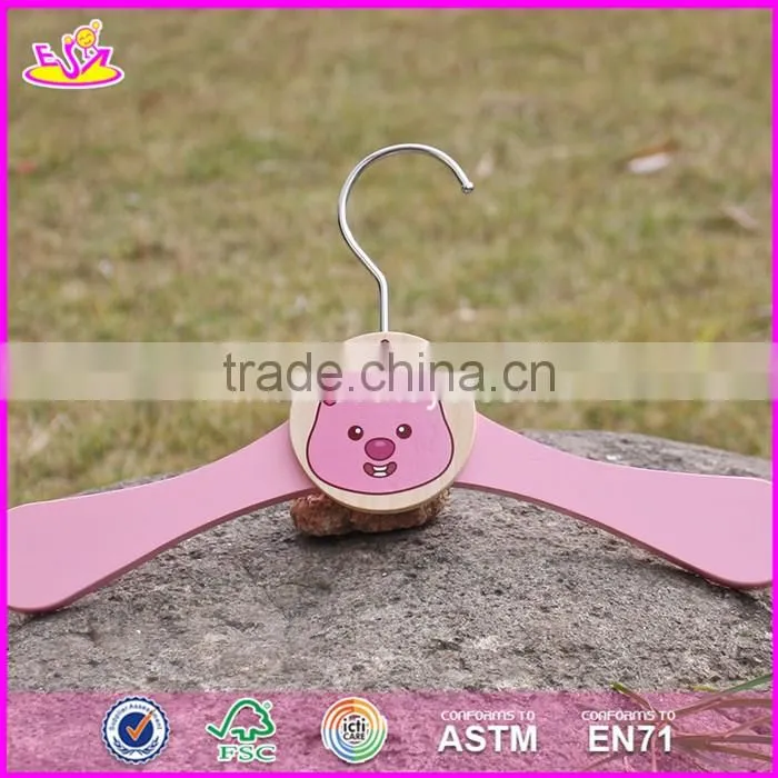 2017 New design lovely pink wooden hangers for baby clothes W09B071