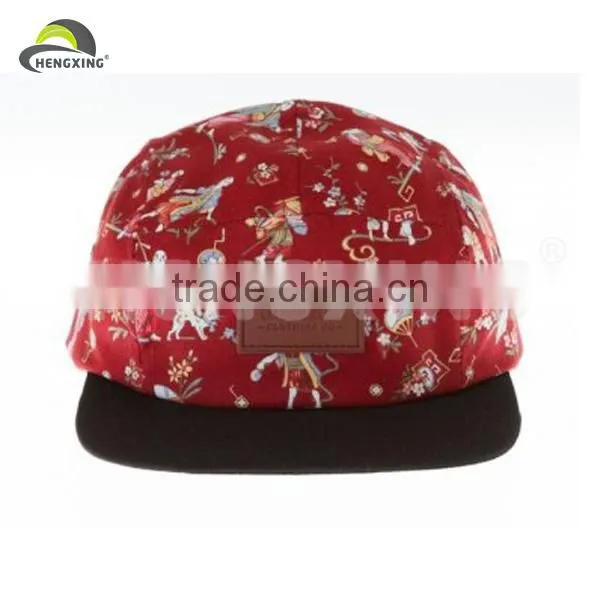 2014 Fashion White And Black 5 Panel Hat With Embossed Leather Label