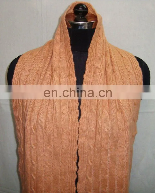 Cashmere Scarf in cable knit