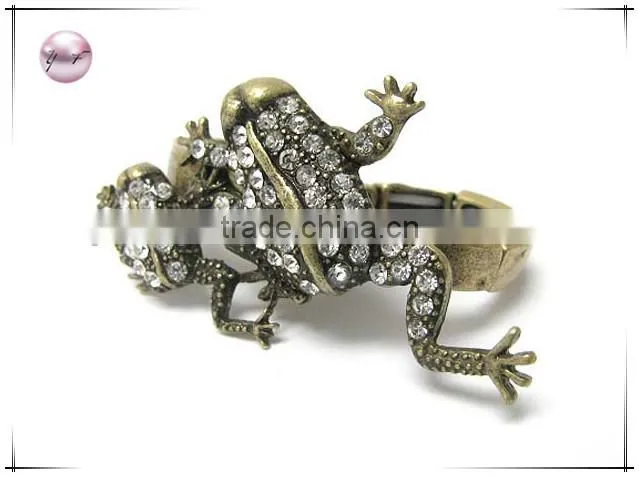 Crystal stud frog dual finger stretch ring