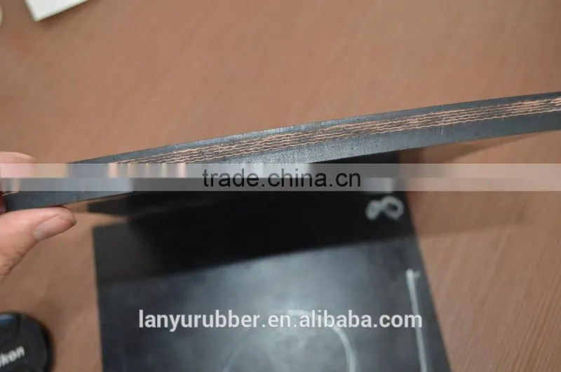 Rubber patterned conveyor belt for stone crusher