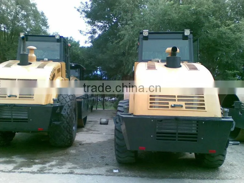 Low price singel drum dual-amplitude vibratory roller with high reliability and easy to operate