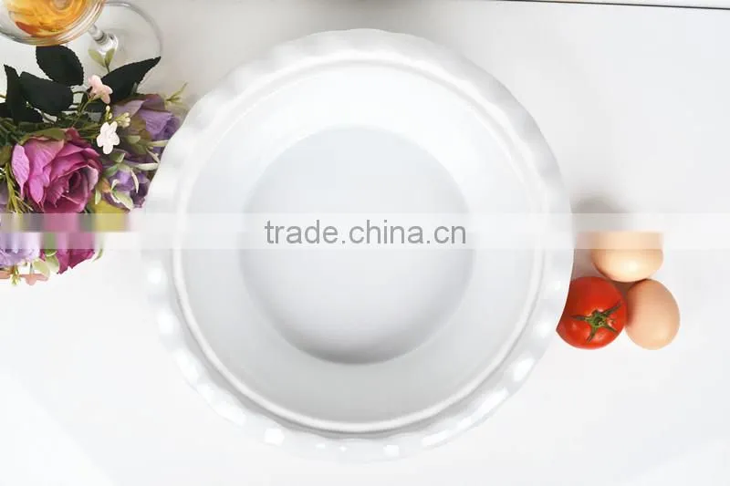 12" Round porcelain bakeware with lid