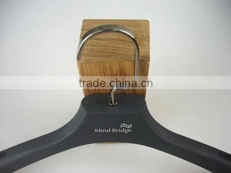 IMY-529 black jacket rubber hangers for wholesale