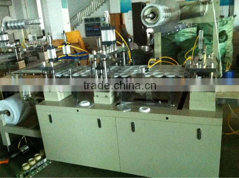 Disposable plastic thermoform tray making machine