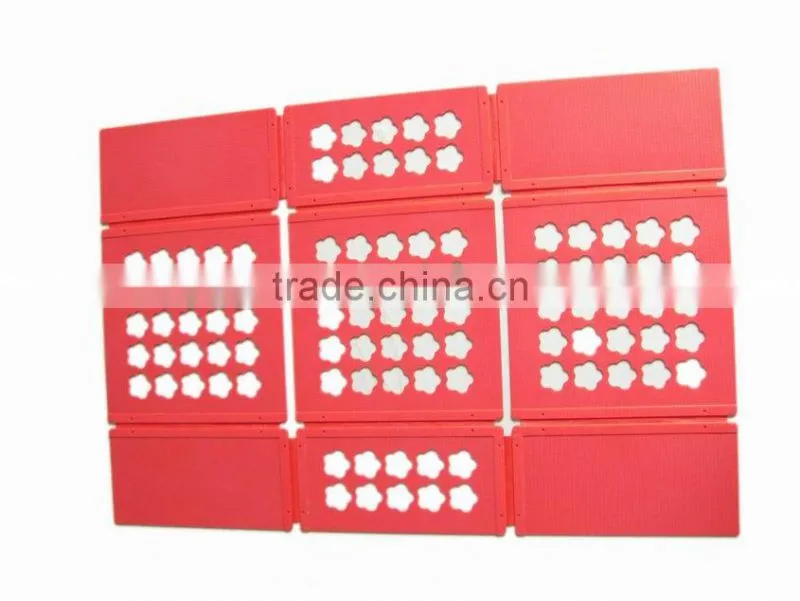 Plastic cloth folding board