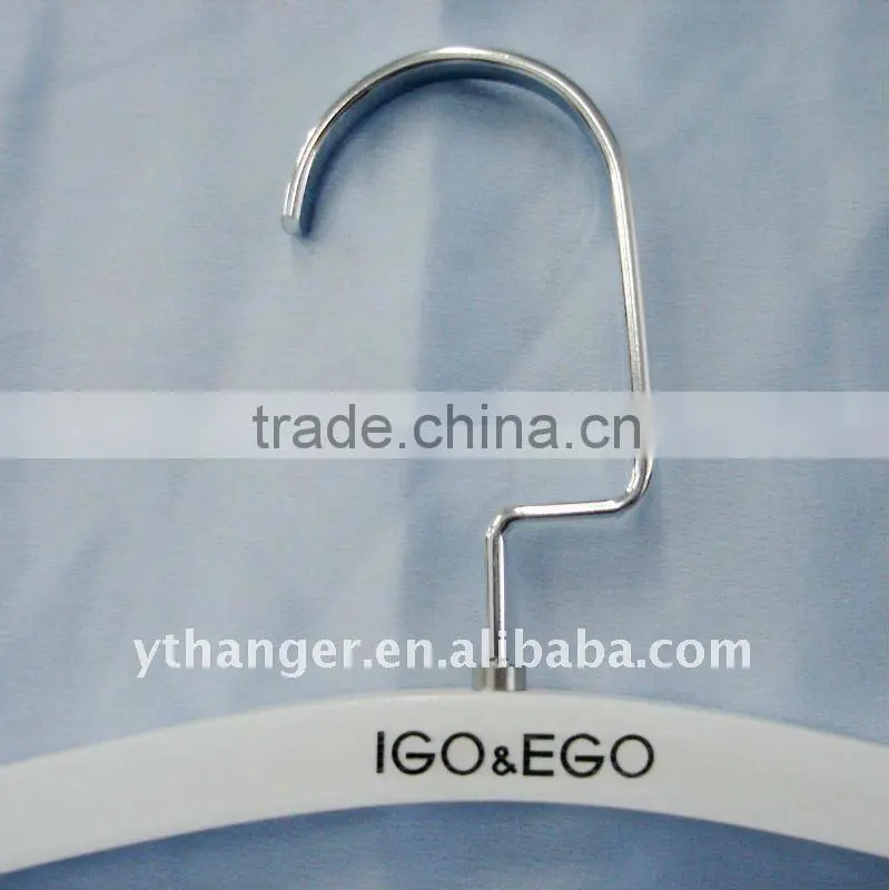 WA62 linear wood hanger for garment shop