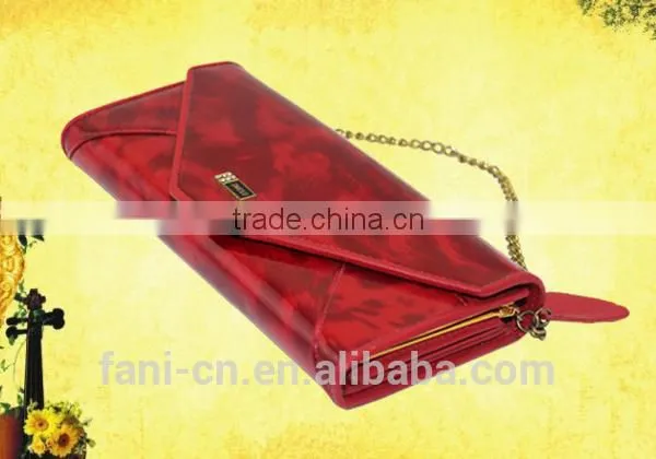 Wholesale ladies fashion clutch PU leather wallet with chain design and convenient to take