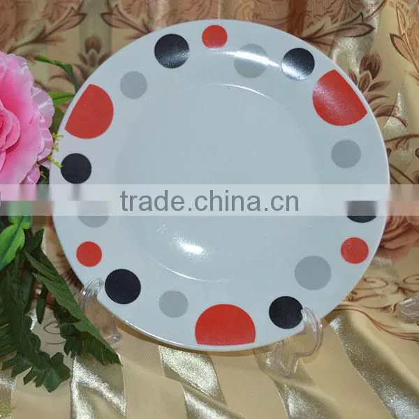 plain white porcelain plate round shape with modern decal