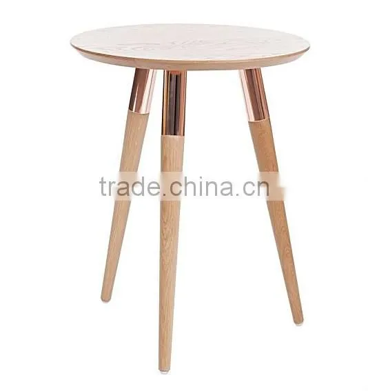 Modern metal-on-wood design Phoenix side table