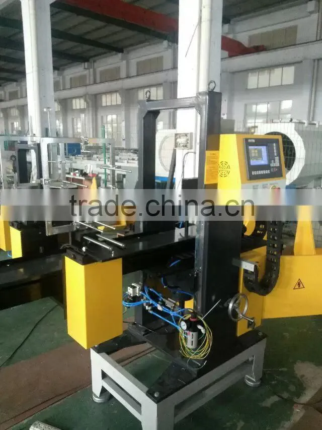 Automatic in mould labeling machine