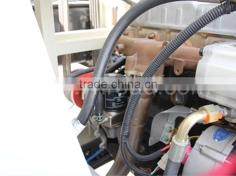 YHQS5050B road sweeper truck of high quality