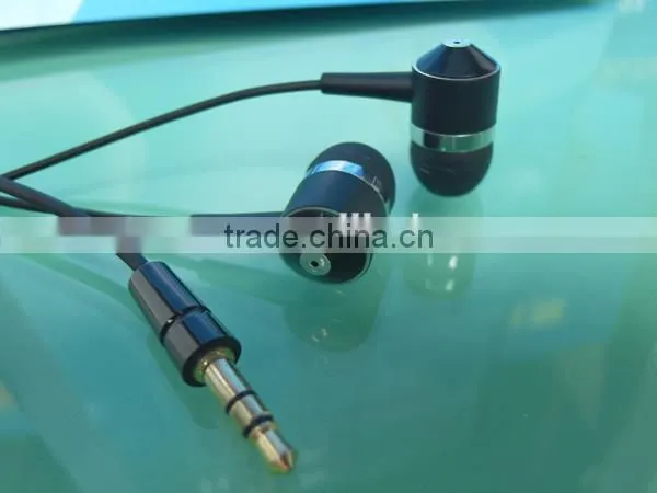 Treble and studio metal in-ear earphones with mic,gift box metallic earphone
