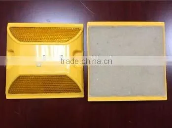 2016 hot sales Plastic Road stud with flat bottom