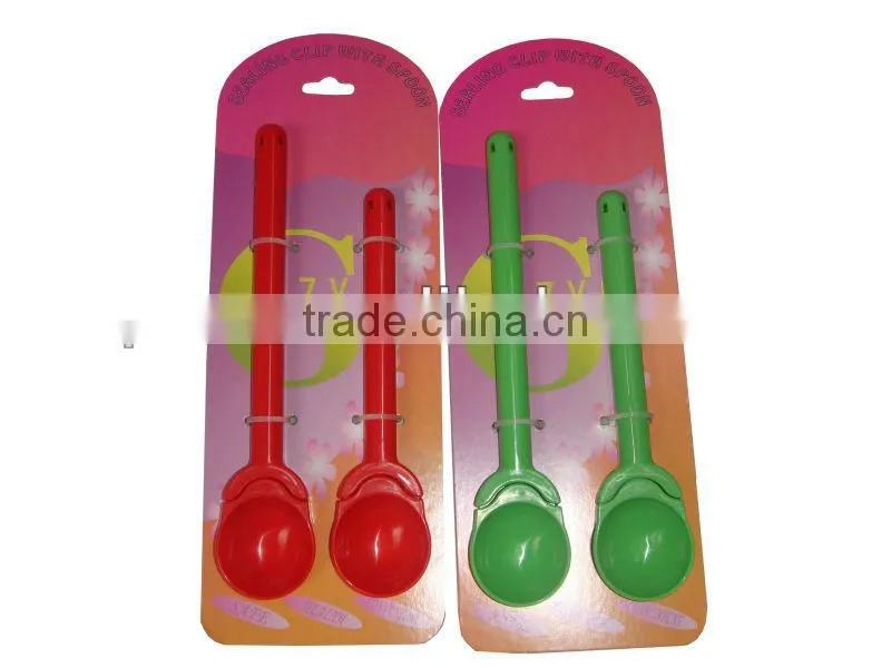 Plastic bag seal clip