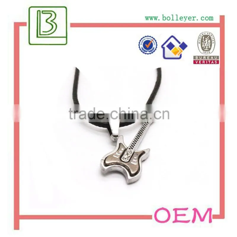 Fashion Men Guitar Shape Pendant Necklace