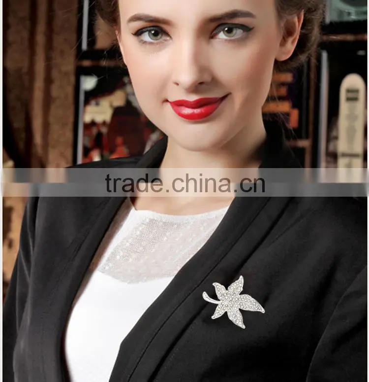 Fashion maple leaf shaped crystal brooch,custom made brooches