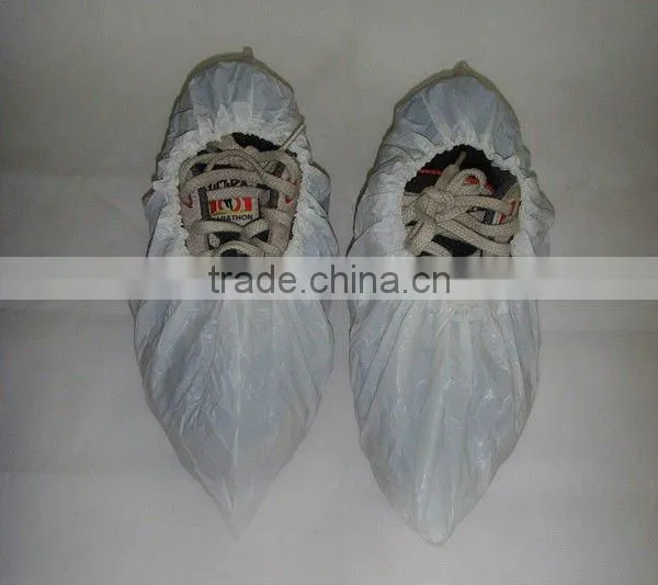 CPE coated PP purple shoe covers