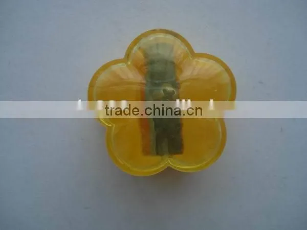 Low price flower shape pencil sharpener for promotion