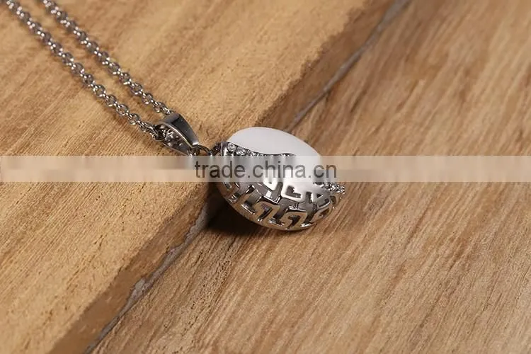 Guangzhou biggest wholesale fashionable white ceramics micr-setting diamonds necklace