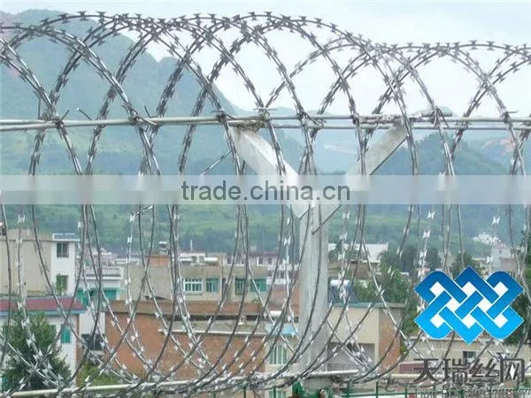 2013Hot-Salel! Low Price Galvanized/PVC Coated Barbed Wire(20yearsfactory)