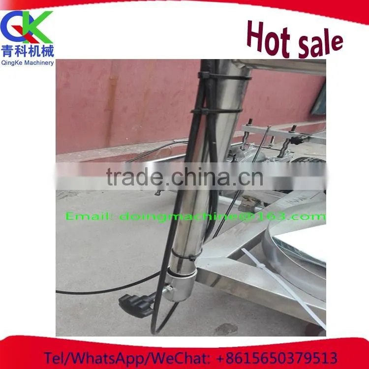 QK machinery supply 5cm width Plastic runway marking machine