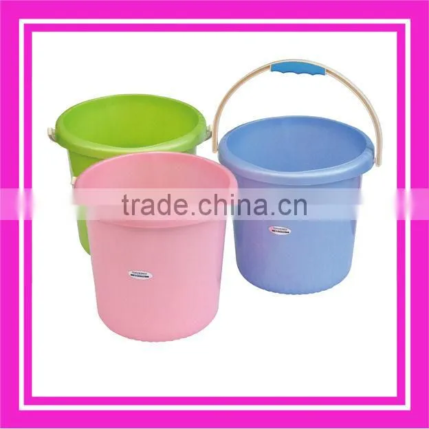 durable plastic buckets with lids