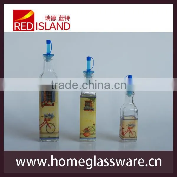 square glass dispenser for oil and vinegar with stopper
